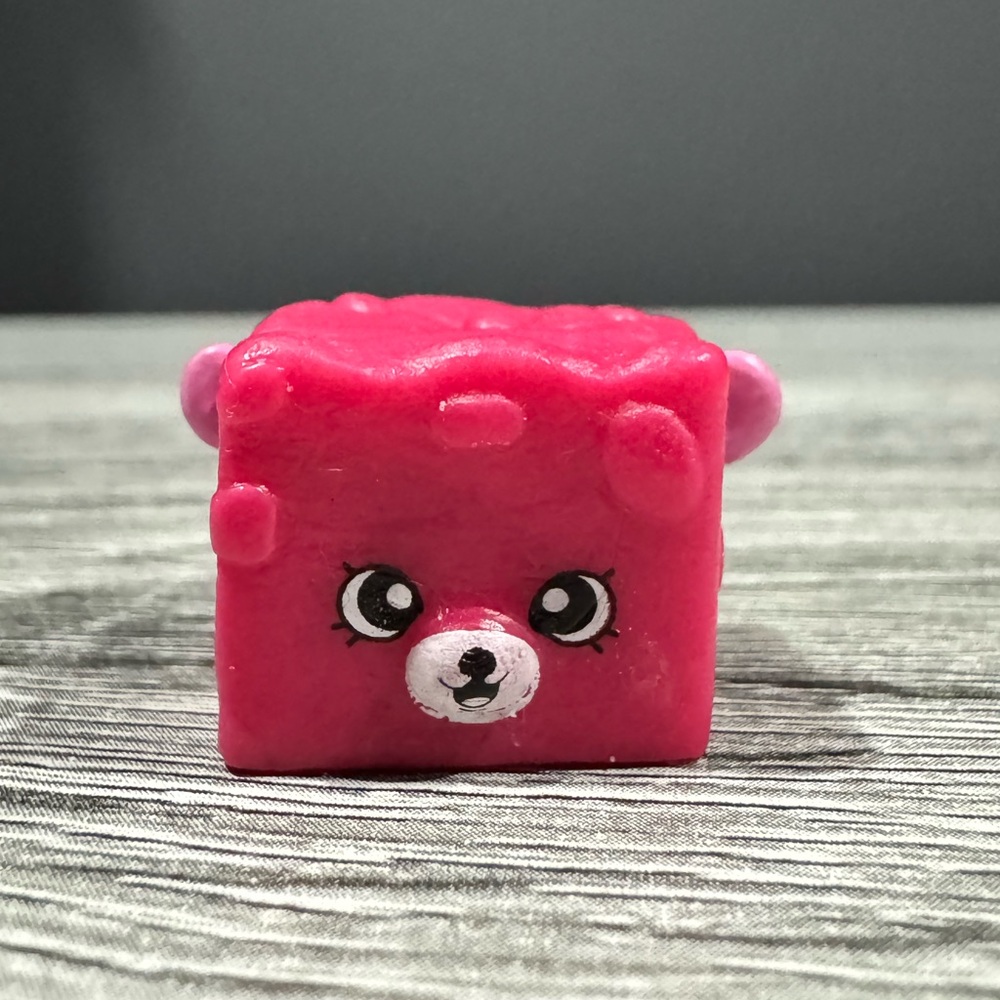 Shopkins | Sweet Treats: Pink Rockin’ Choc (5-089) - Mini Collectable Figure